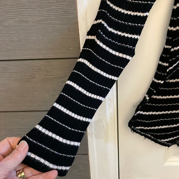 WE THE FREE Black/White Striped Thermal Textured Hi Lo Raw Hemline Top S EUC - Picture 7 of 14